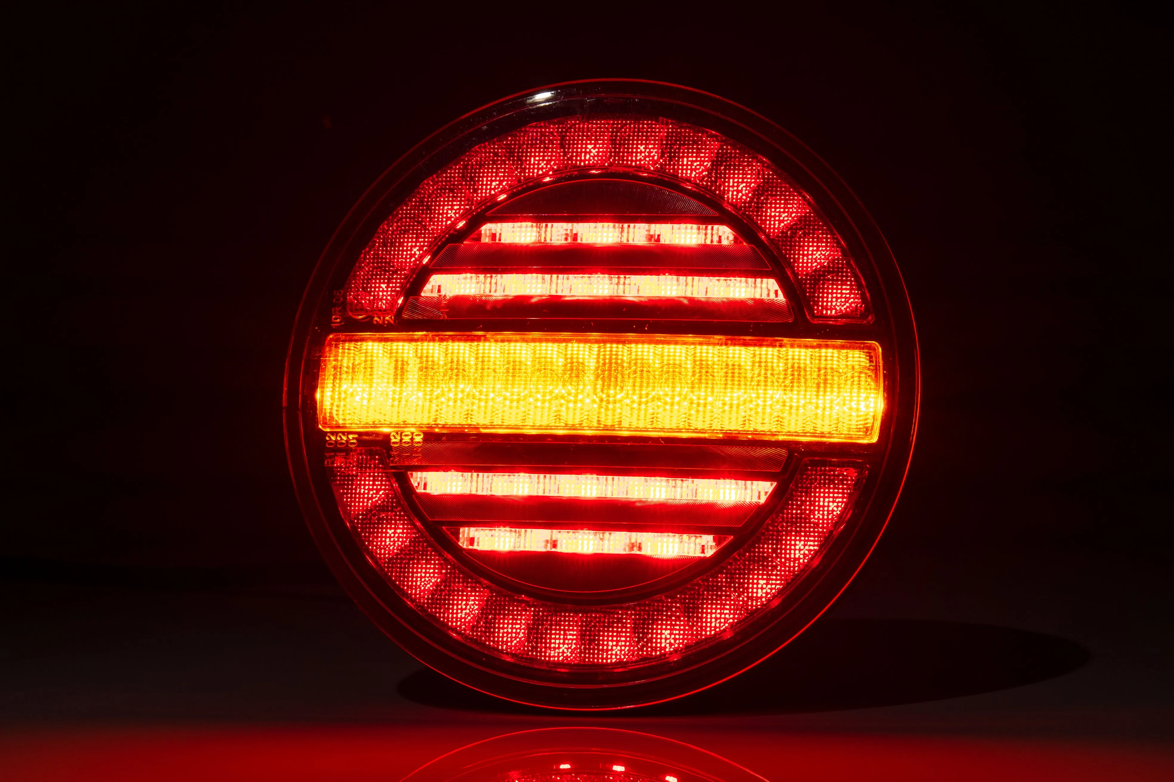 Fristom Round Hamburger Style Trailer Lamp with Dynamic Indicator