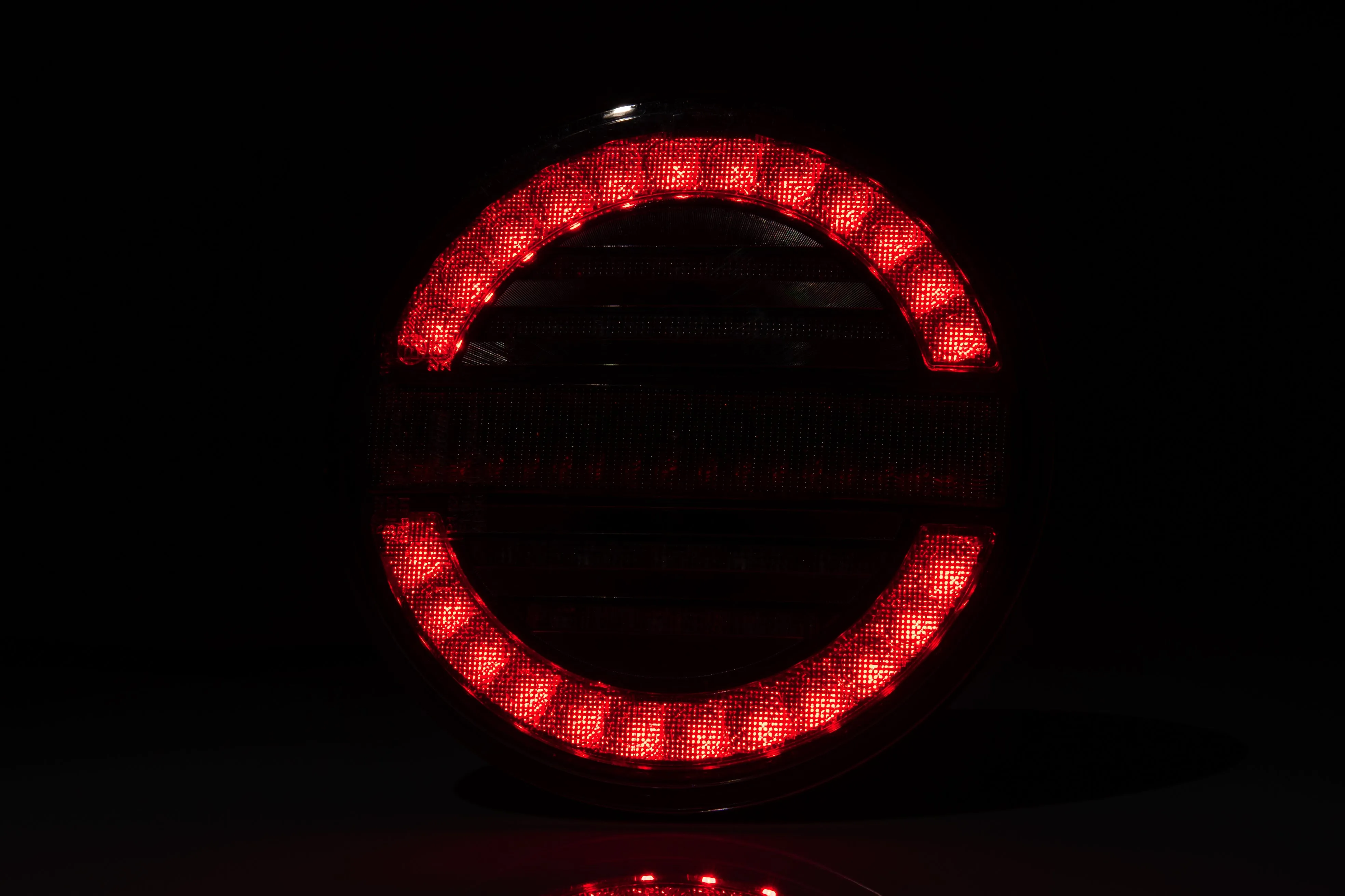 Fristom Round Hamburger Style Trailer Lamp with Dynamic Indicator