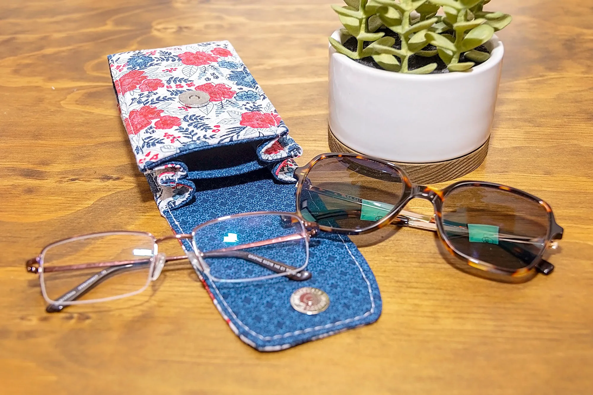 Sewing Pattern with video | The Double Vision Case