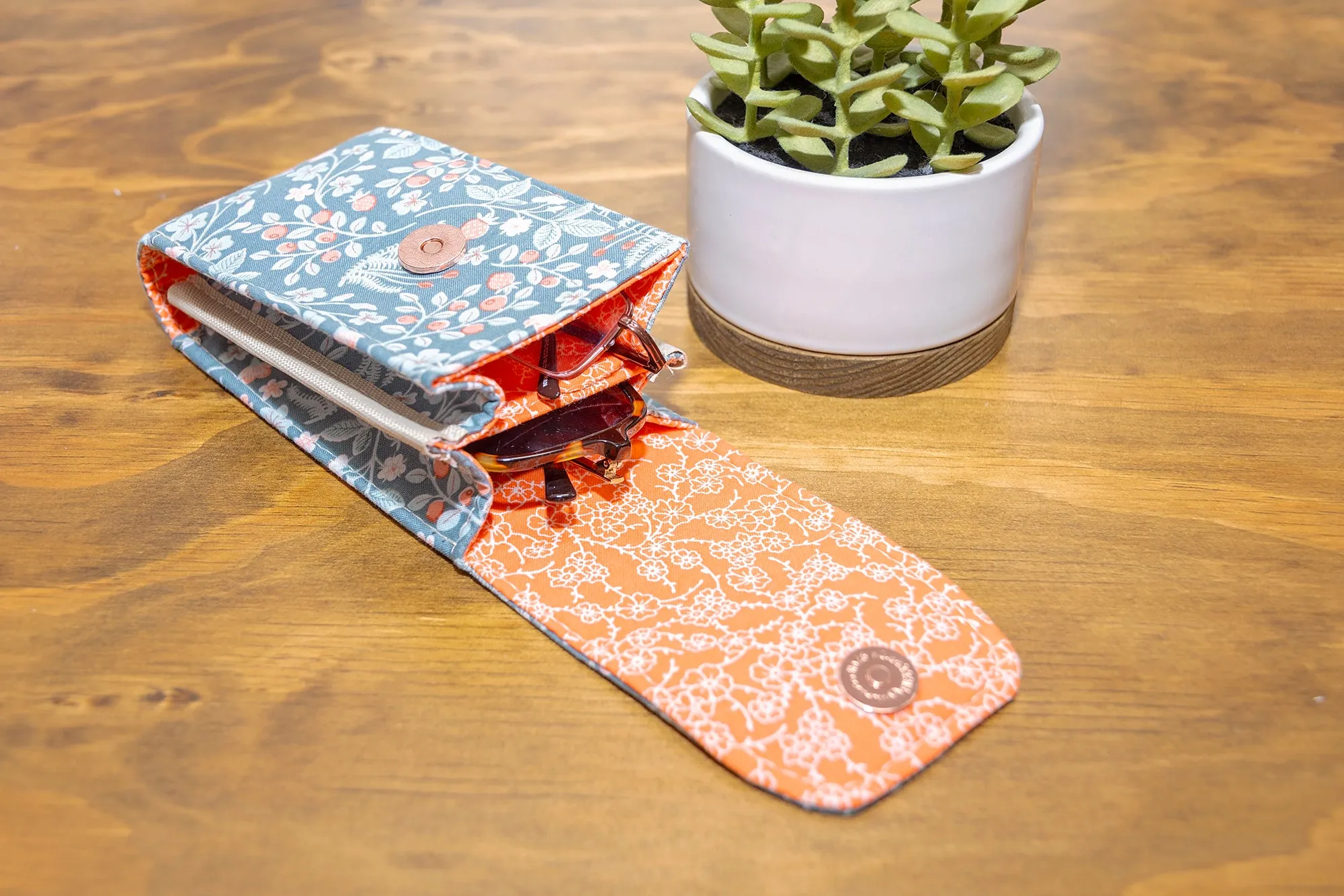 Sewing Pattern with video | The Double Vision Case
