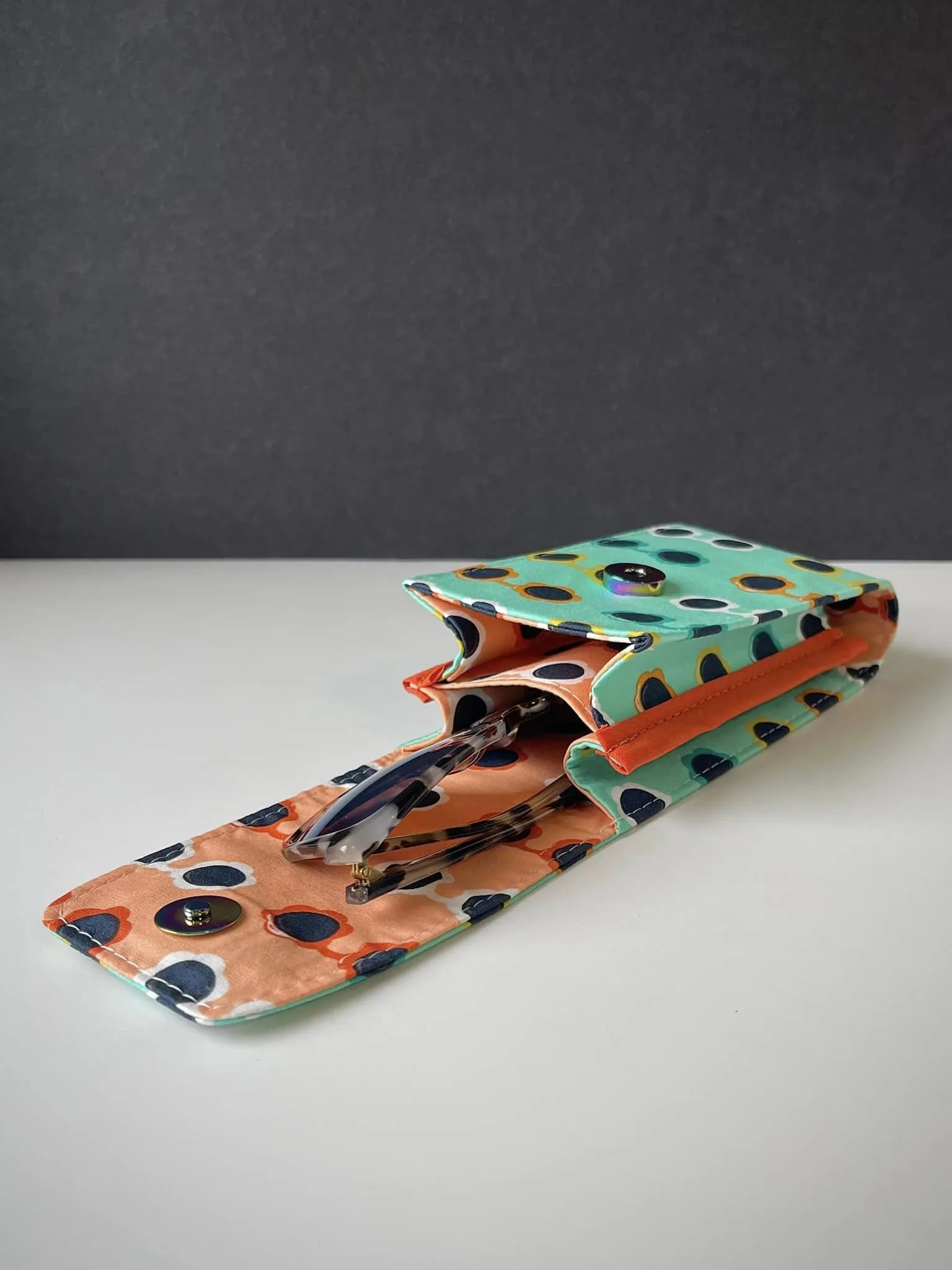 Sewing Pattern with video | The Double Vision Case