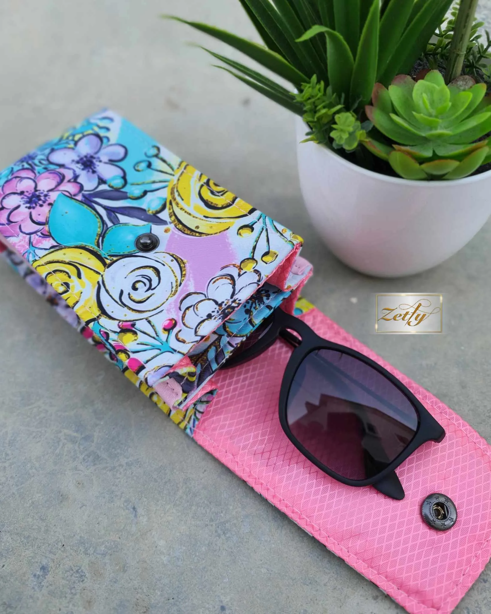 Sewing Pattern with video | The Double Vision Case
