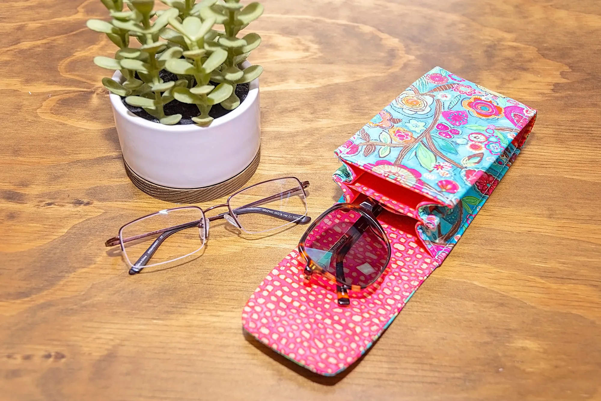 Sewing Pattern with video | The Double Vision Case