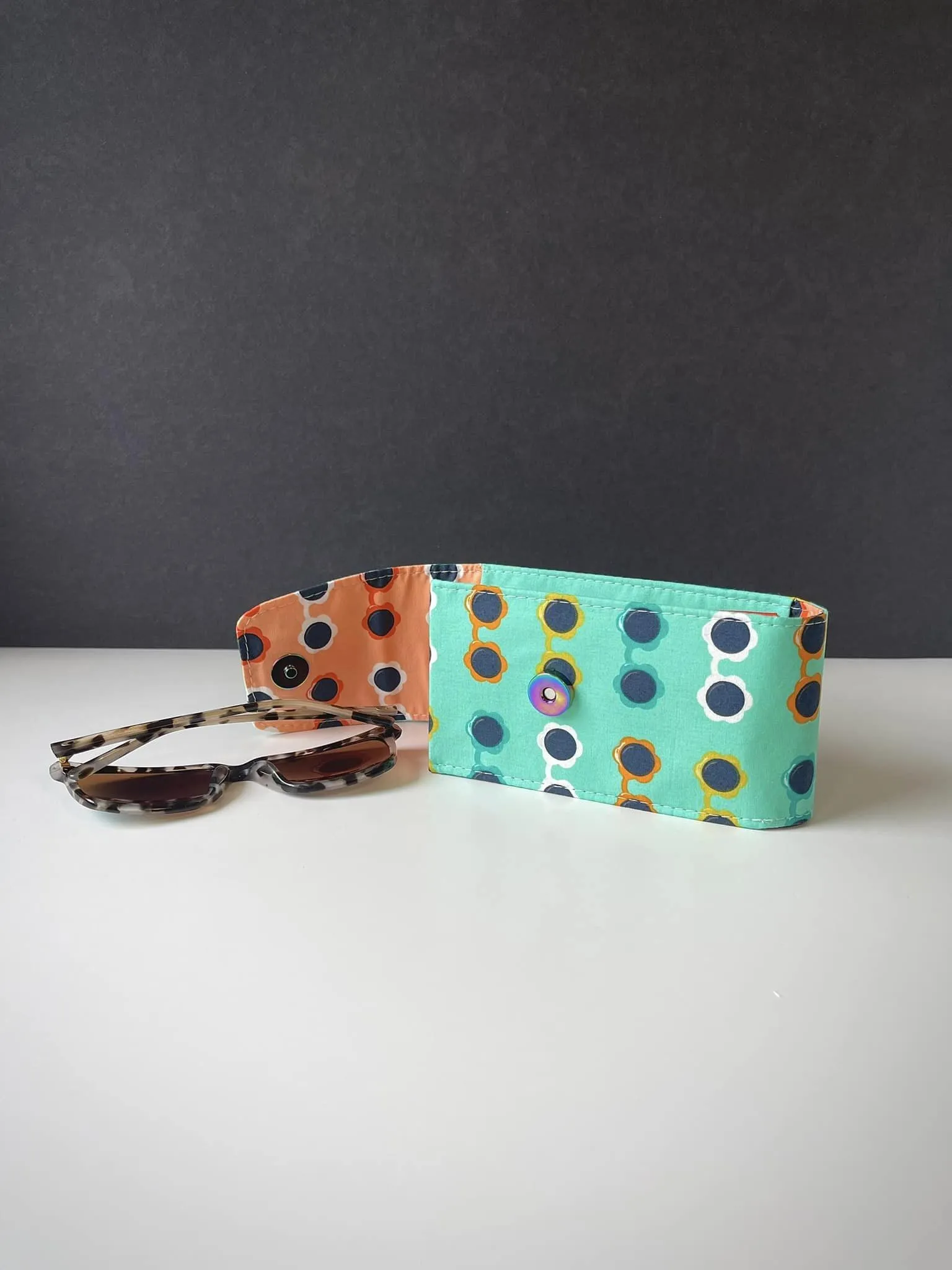 Sewing Pattern with video | The Double Vision Case