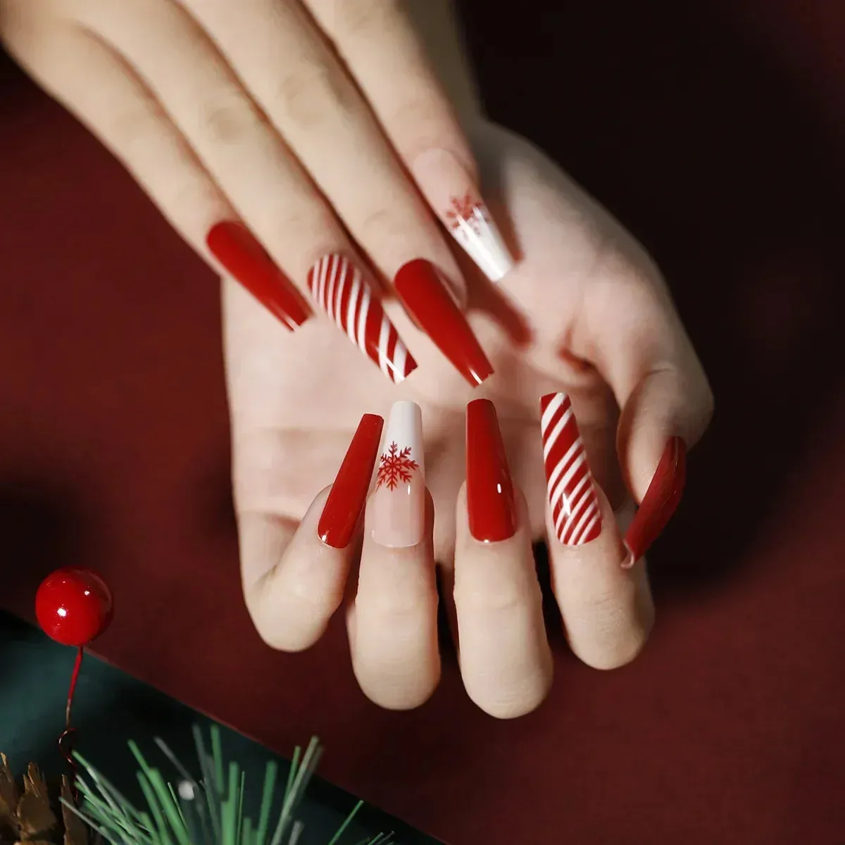 Wenkouban-24Pcs Christmas New Purple Rabbit Cute Short False Nails Tips Snowman Elk Pattern Design Wearable Fake Nails Press On Nail Art